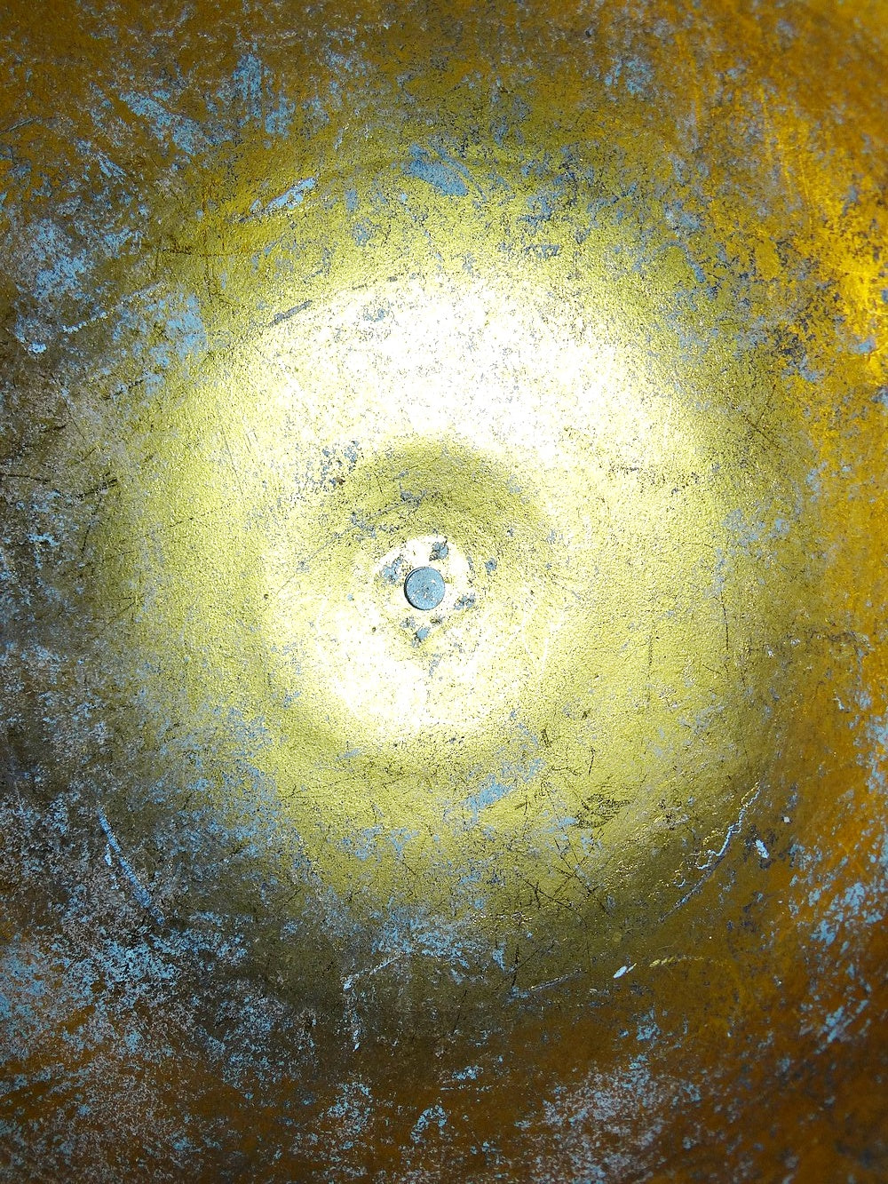 Vintage Dekoschale mit Volutengriffen aus patiniert vergoldetem Metall