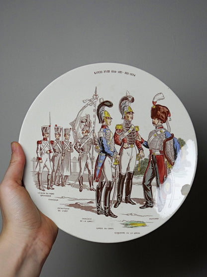 Vintage Wandteller Set von 5 von Sarreguemines polychrom Militärdekor