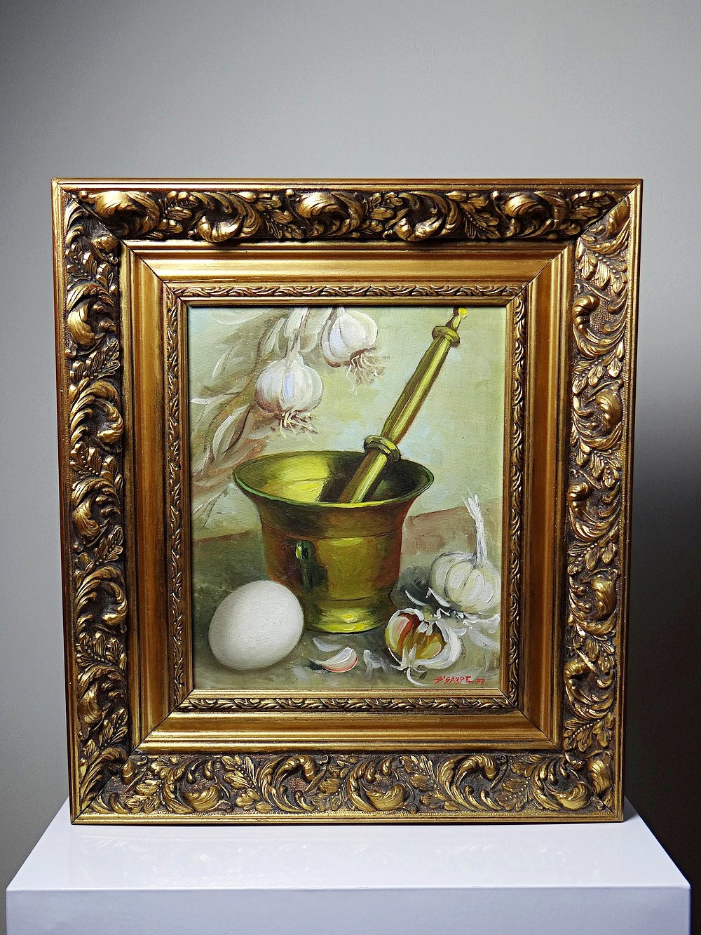 Vintage Stillleben „Still life with garlic, egg and mortar“ von Sarpe für BraunDekoration