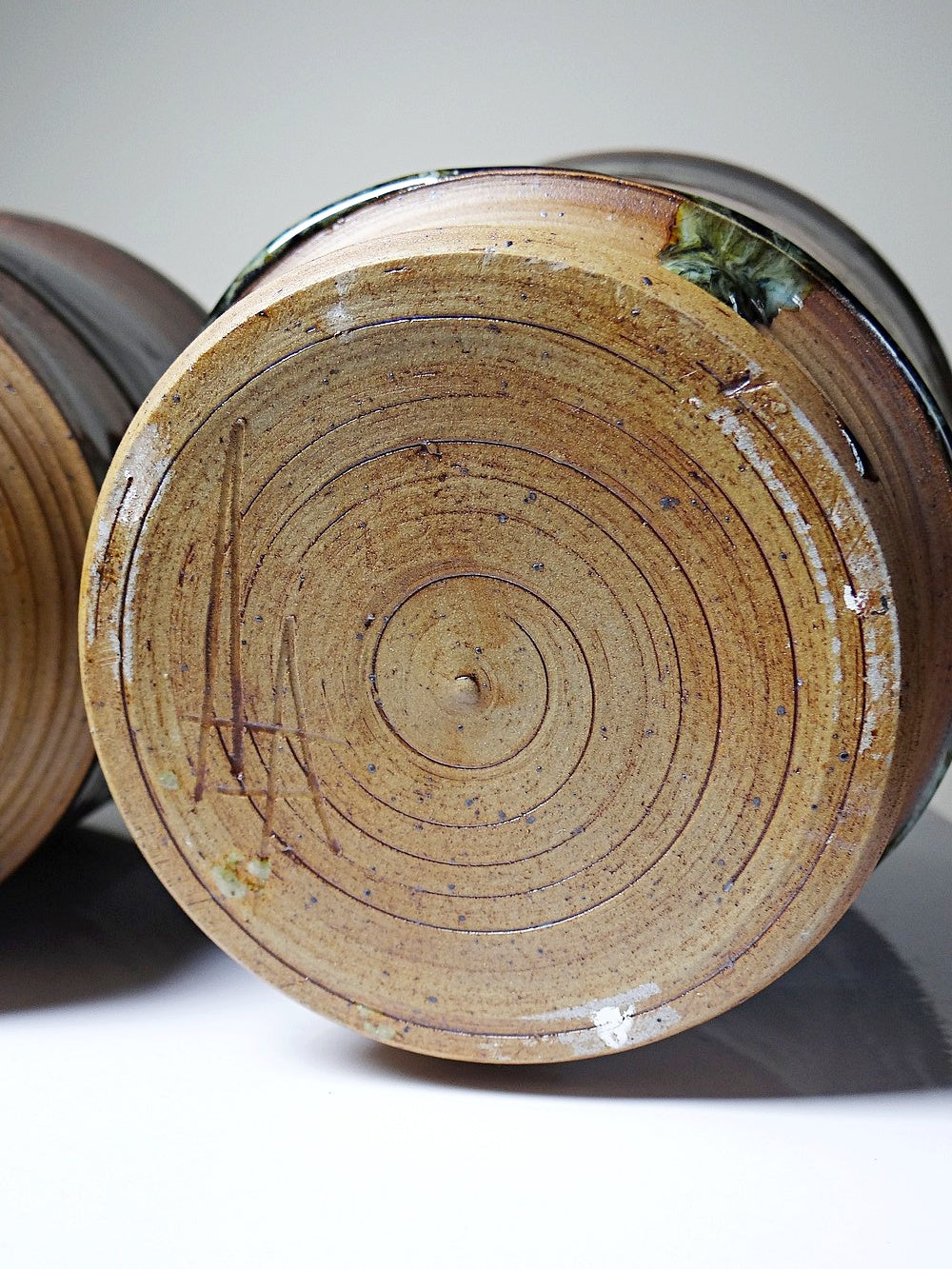 Vintage Servieraccessoire Set von 2 Steinguttopf von Studio Poterie braun-grün-schwarz-kupferfarben