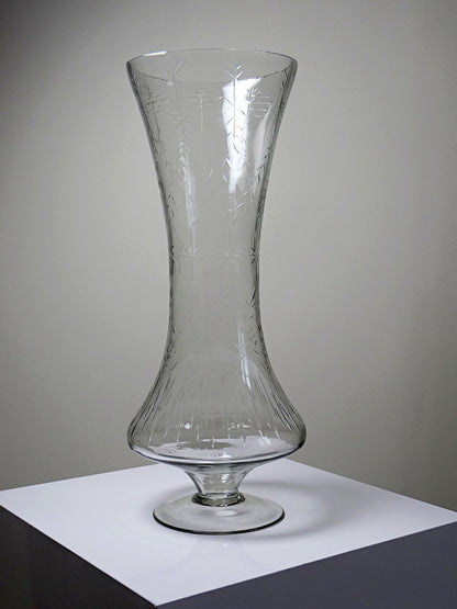 Vintage Vase graviertes mundgeblasenes Glas durchsichtig, sehr groß, antiker Stil