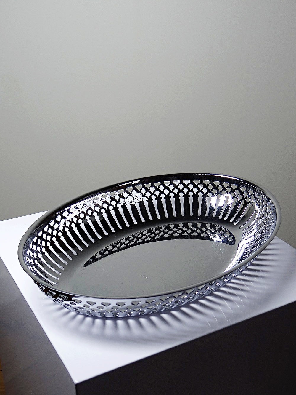 Vintage Brotkorb oval aus Metall versilbert, durchbrochen, 1950er-1970er