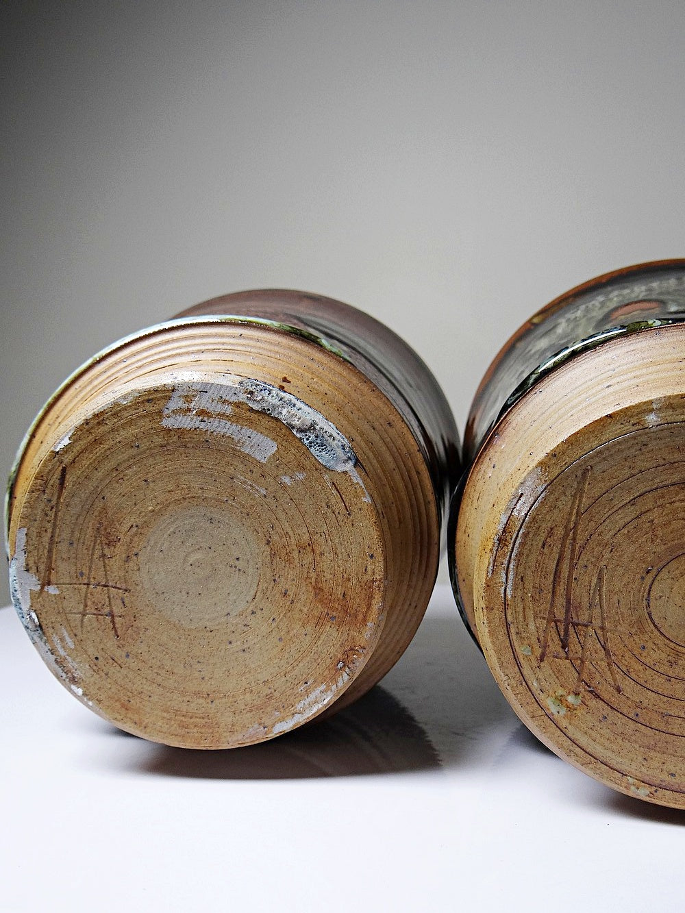Vintage Servieraccessoire Set von 2 Steinguttopf von Studio Poterie braun-grün-schwarz-kupferfarben