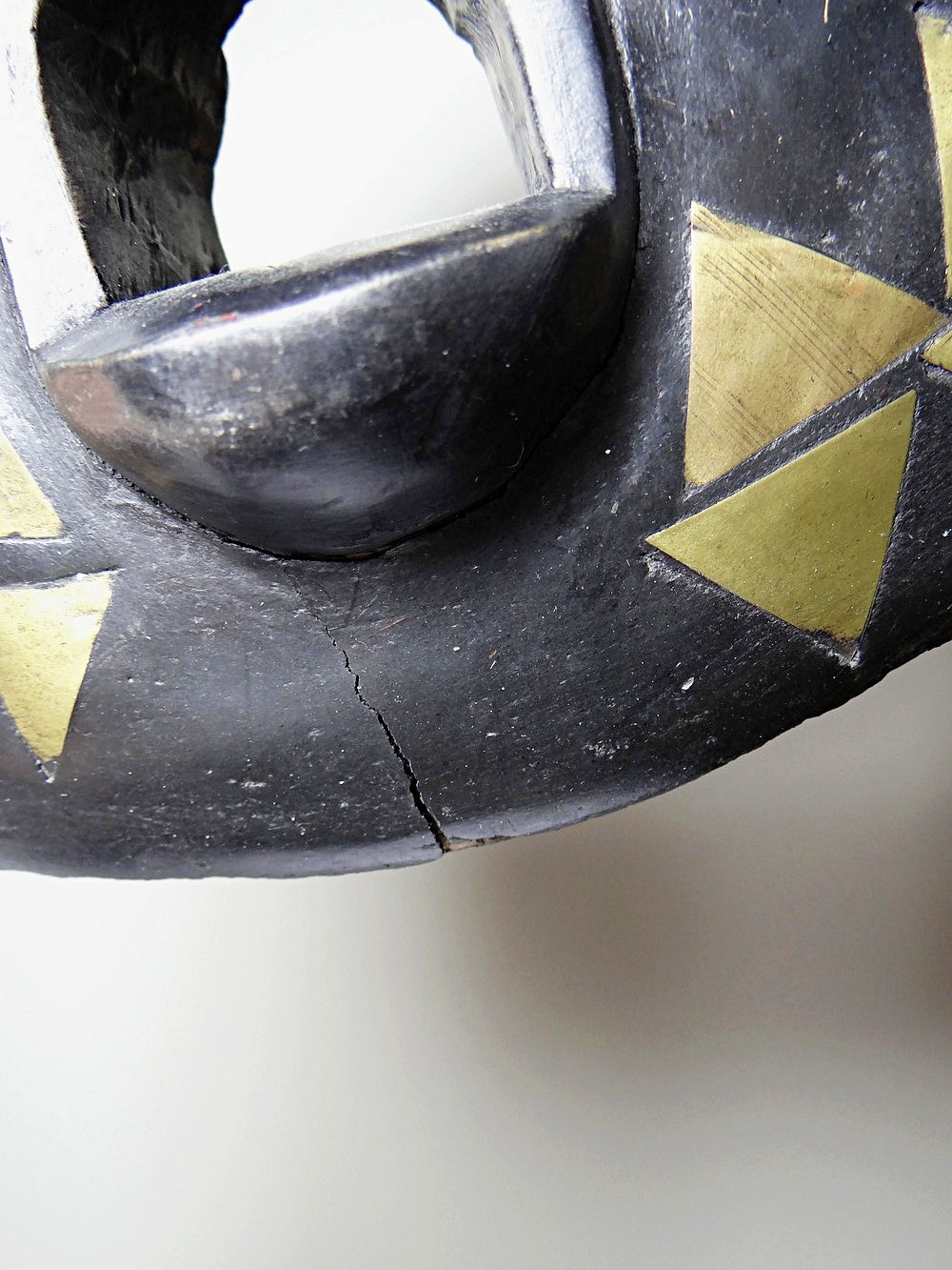 Vintage Maske Lune Africain Luba Baluba aus Kongo Holz mit Glasperlen und Messingdekor