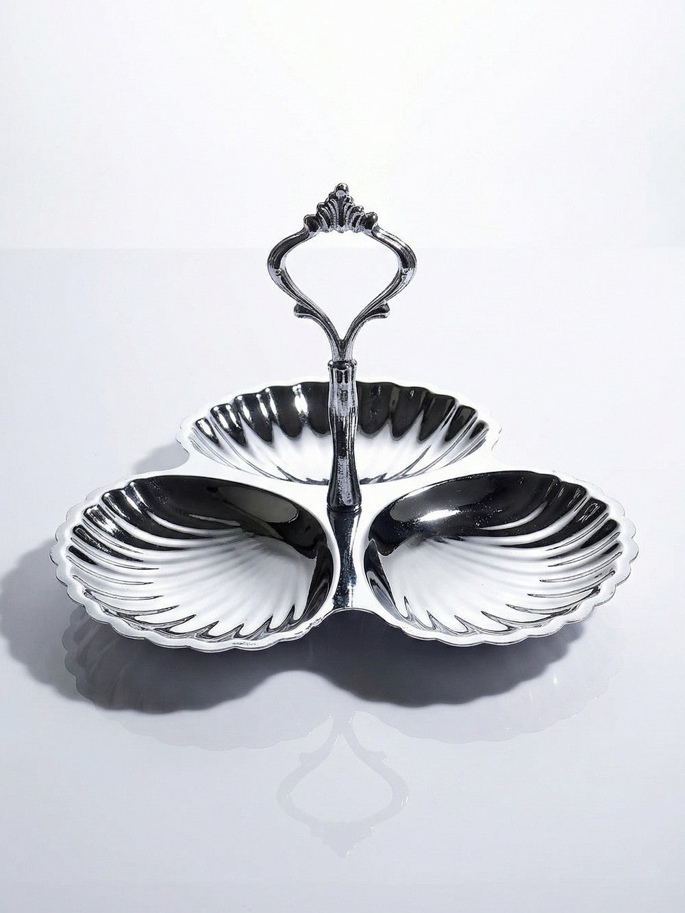 Vintage Servieraccessoire mit 3 Schälchen aus versilbertem Metall, Muscheldekor