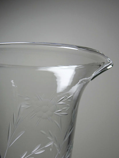Vintage Glaskrug mit Blumendekor, Böhmen, rad-graviert