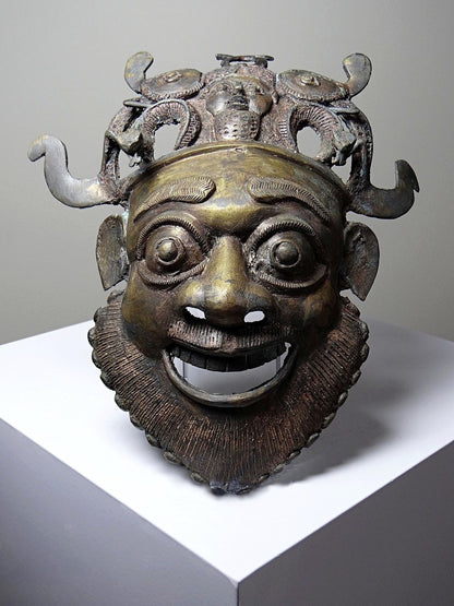 Vintage Maske Bamoun von GoldDekoration für Kamerun, Bronze