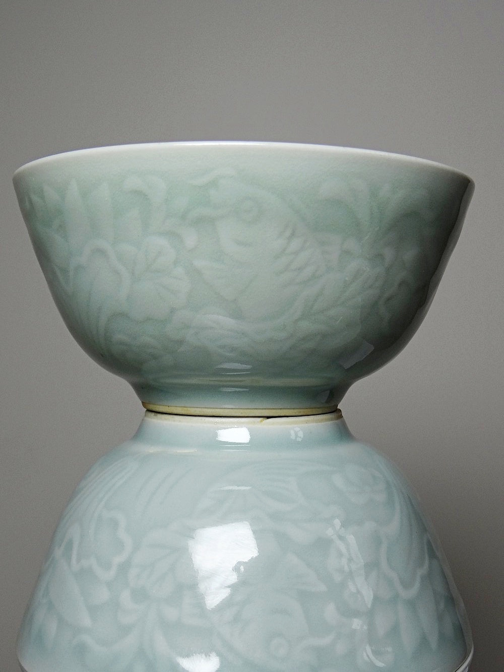 Vintage Schüssel Set von 4 chinesische Reisschüssel Celadon mit Koi-Reliefen 70er-80er Jahre
