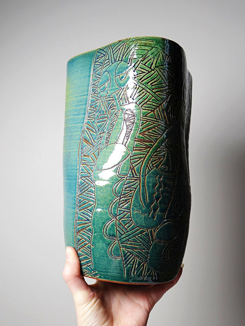 Vintage Vase von Eseka für Eseka Pottery blaugrün mit tribal graviertem Dekor