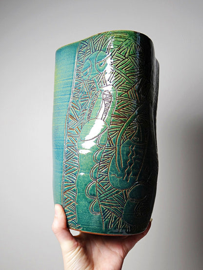Vintage Vase von Eseka für Eseka Pottery blaugrün mit tribal graviertem Dekor
