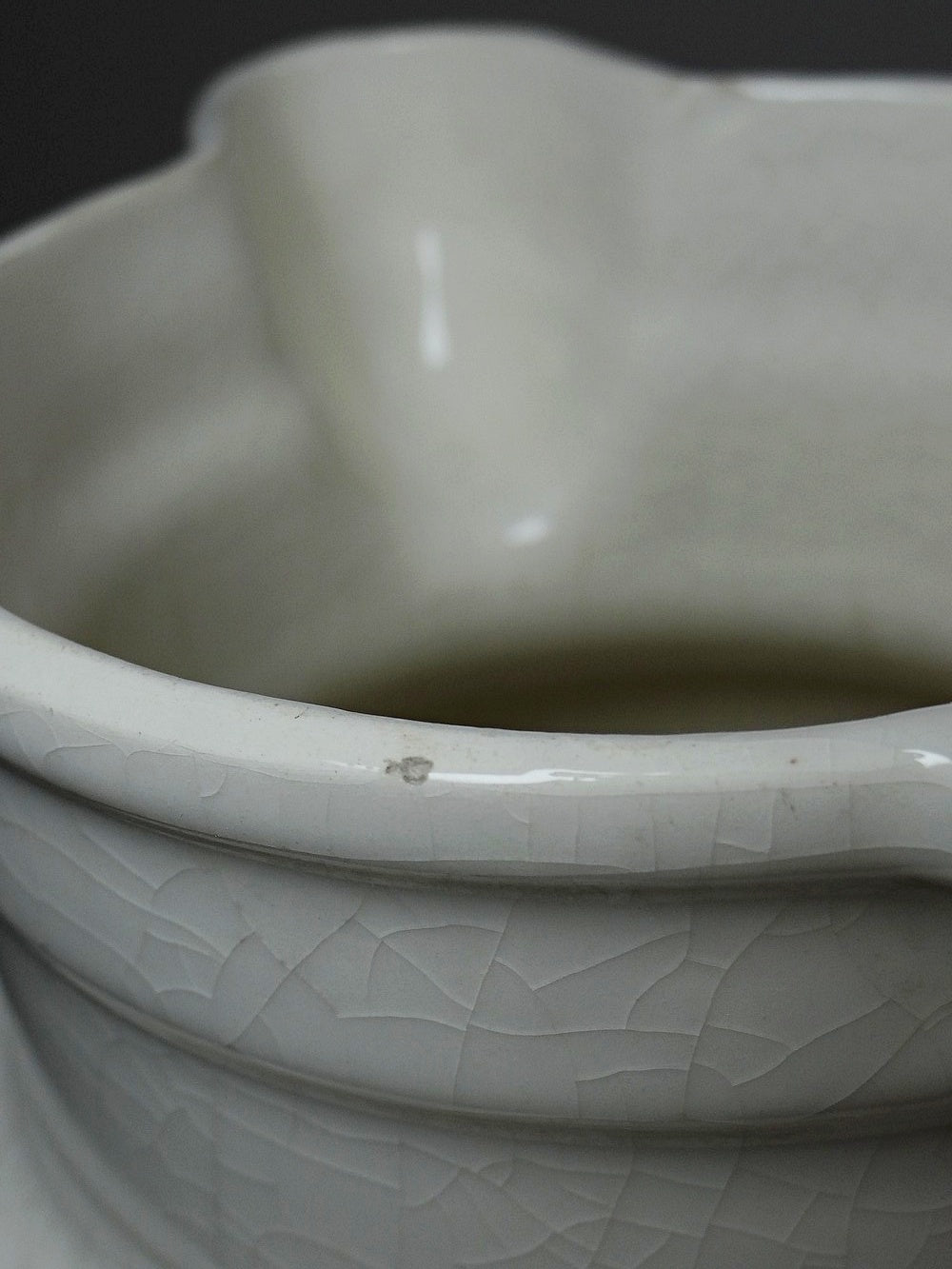 Vintage Toilettenkrug Art Déco aus craquelierter Fayence WeißDekoration
