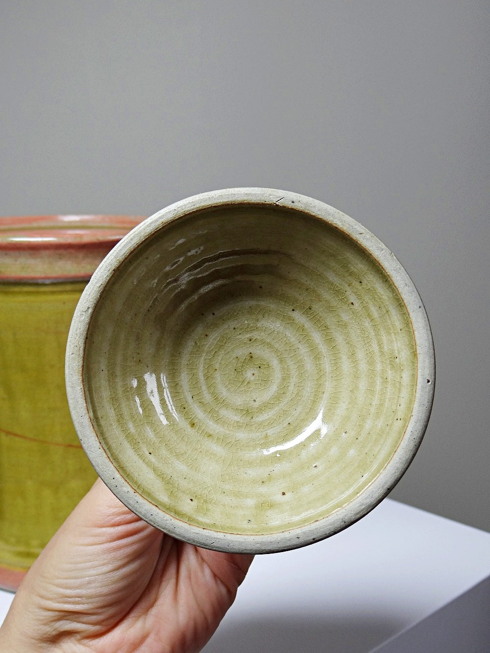 Vintage Servieraccessoire Gewürzdose aus glasiertem Steinzeug zweifarbig signiert
