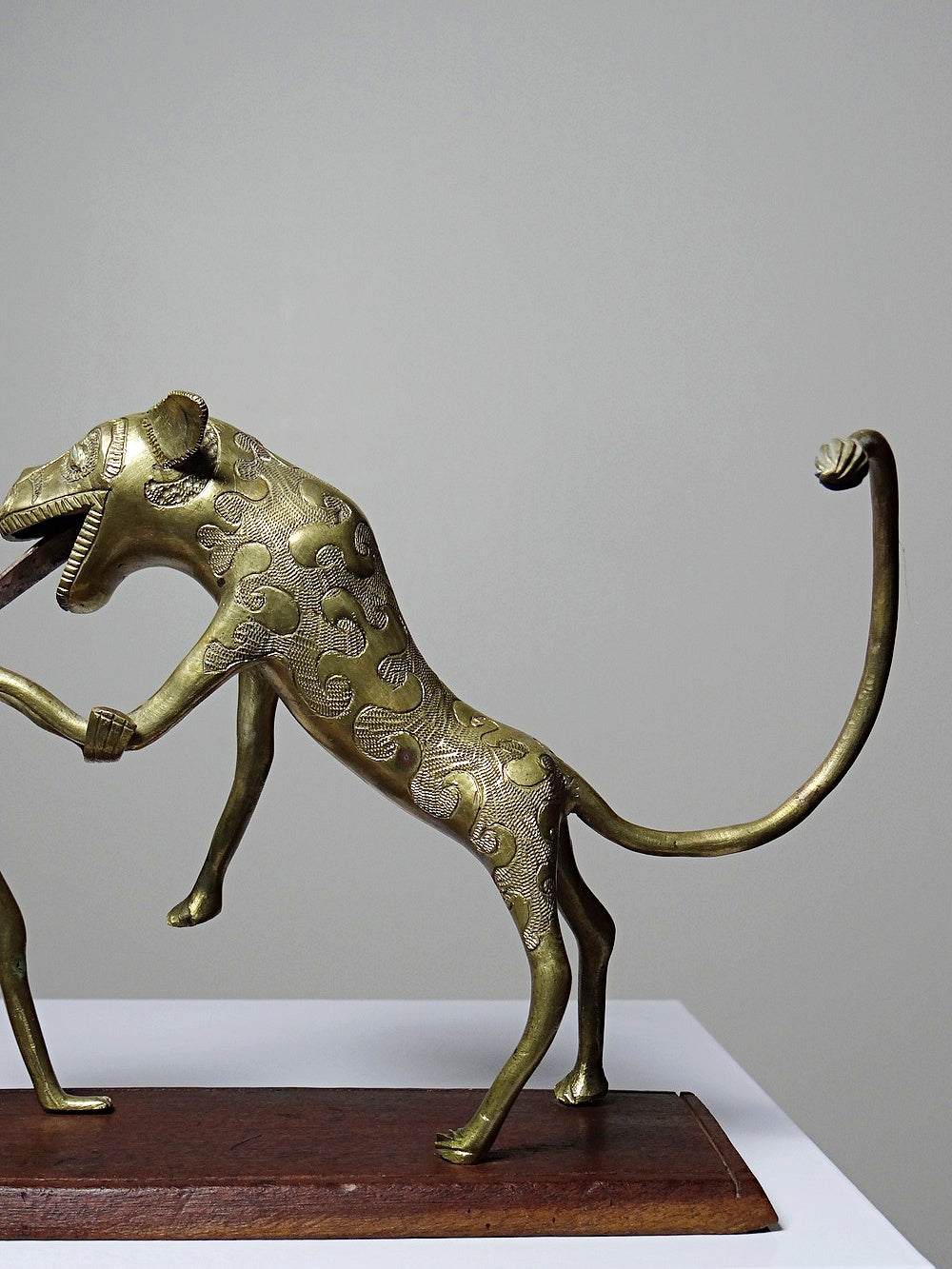 Vintage Bronzeskulptur "Le chasseur et la bête" aus Dahomey, Benin, Afrika