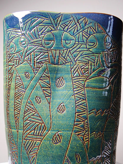 Vintage Vase von Eseka für Eseka Pottery blaugrün mit tribal graviertem Dekor
