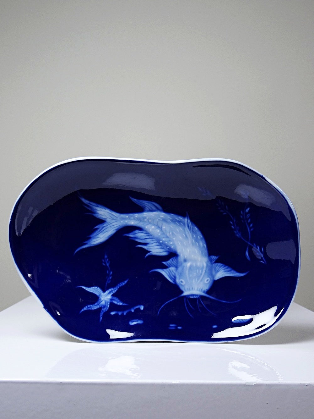 Vintage Schale Limoges Fischdekor japonisierend von Marcel Chaufriasse