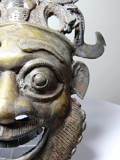 Vintage Maske Bamoun von GoldDekoration für Kamerun, Bronze