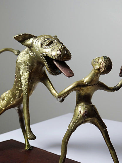 Vintage Bronzeskulptur "Le chasseur et la bête" aus Dahomey, Benin, Afrika
