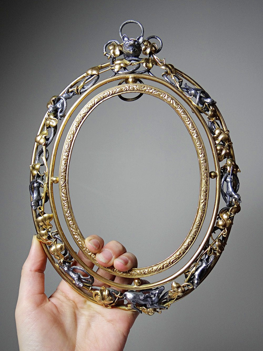 Vintage Wandrahmen Art Nouveau mit Jagdszene Gold Silber dunkelblau Dekor Metall Messing Zinn