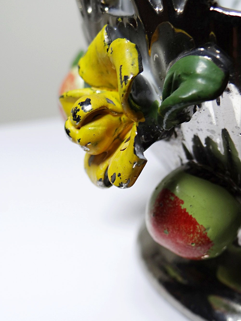Vintage Servierschale aus silberglasierter Porzellan mit Durchbruchdekor Früchte Blumen