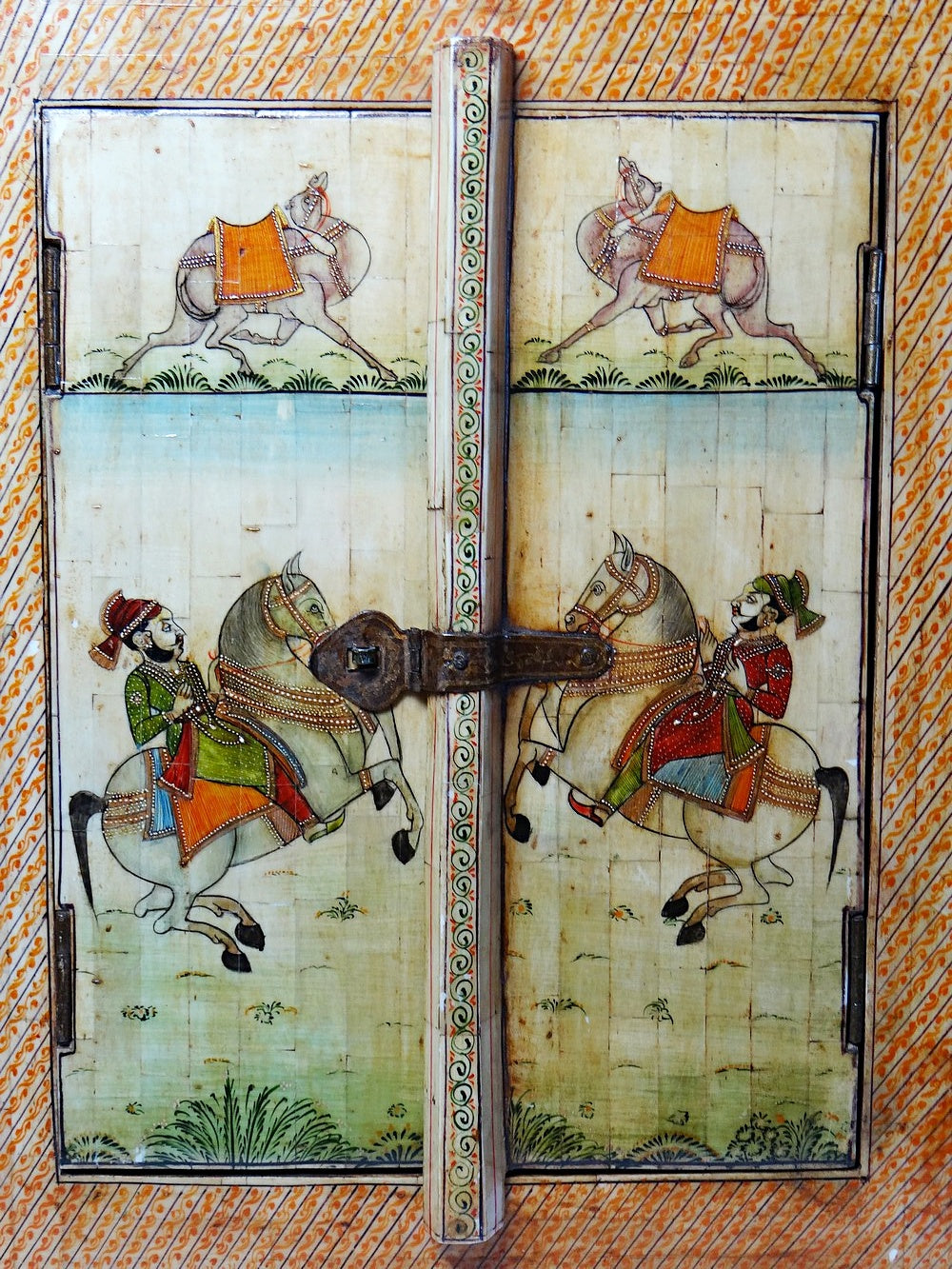 Vintage Spiegel Fenster Rajasthan handbemalter Knochen mit Reiterdekor, antik frühes 20. Jh.