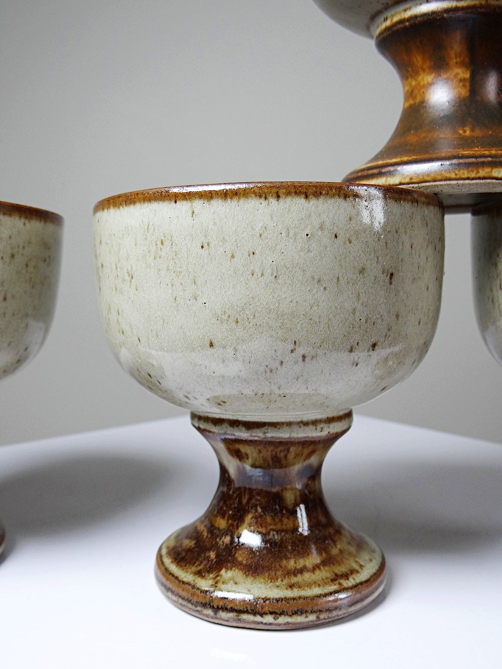 Set von 4 Vintage Cidreschale/Eisbecher auf Fuß aus glasierter Keramik England