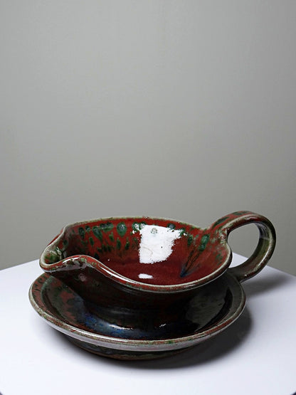 Vintage Sauciere Fontgombault rot grün von Fontgombault für Fontgombault glasierte Keramik