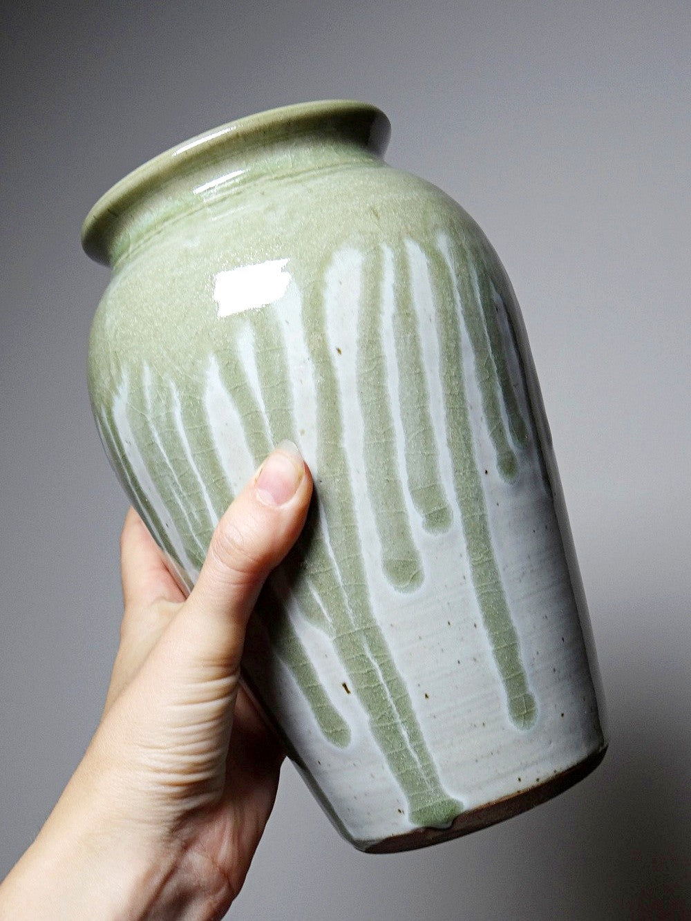 Vintage Vase Wabi-Sabi Modernismus, Grünschimmer, Steinzeug, Ash Glaze