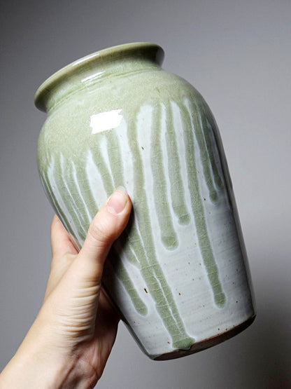 Vintage Vase Wabi-Sabi Modernismus, Grünschimmer, Steinzeug, Ash Glaze