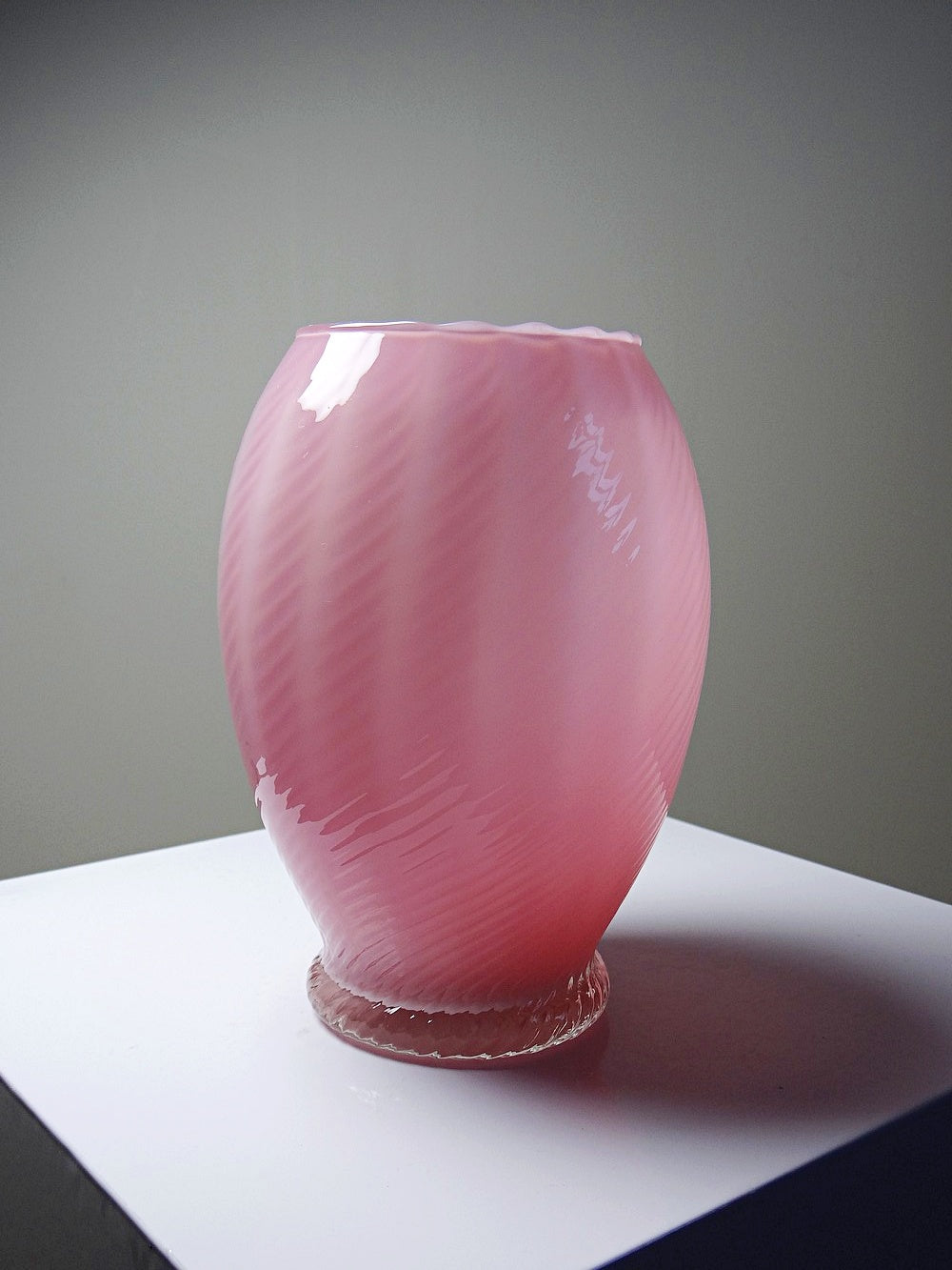 Vintage Vase Murano Empoli aus rosa Opalglas, transparenter Fuß