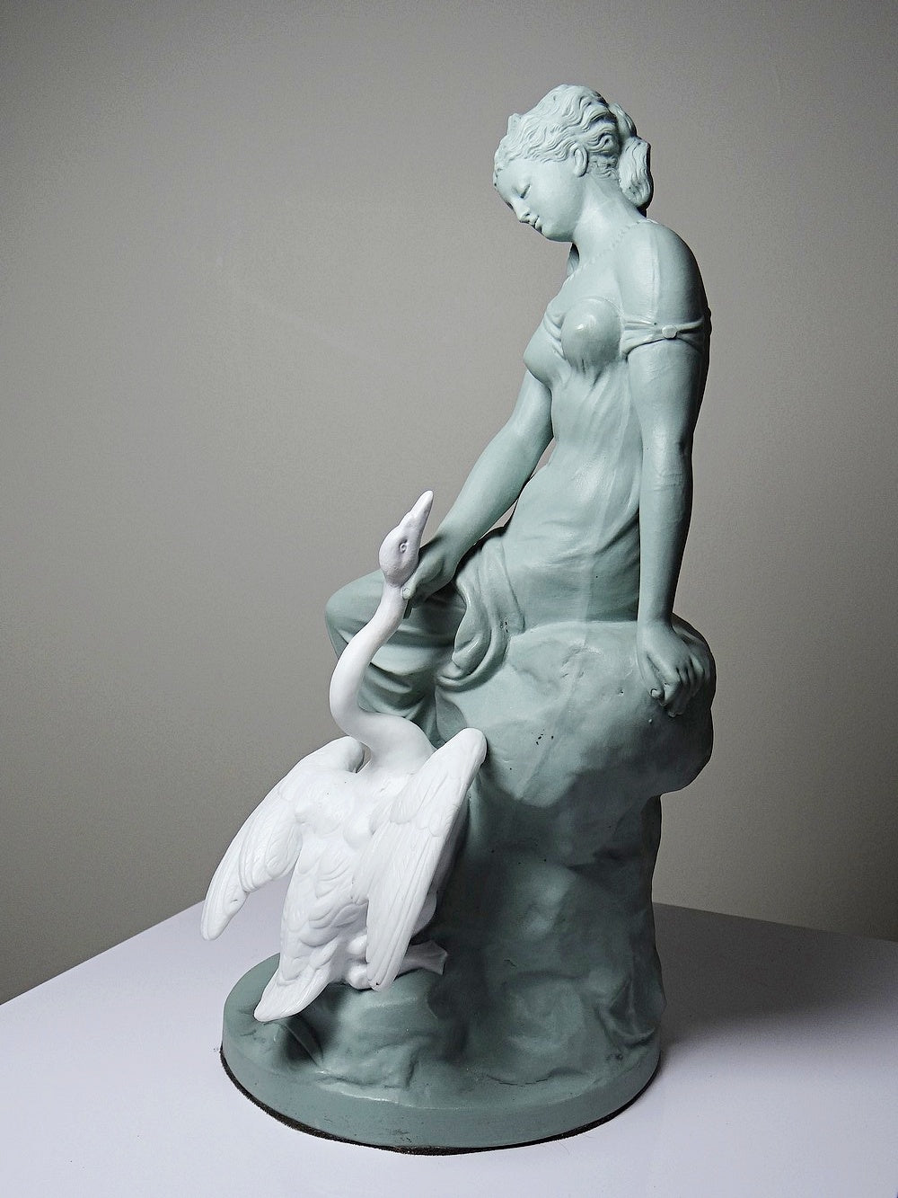 Vintage Porzellanfigur Léda et le Cygne von Letu und Mauger für GrauKunst celadon und weiß