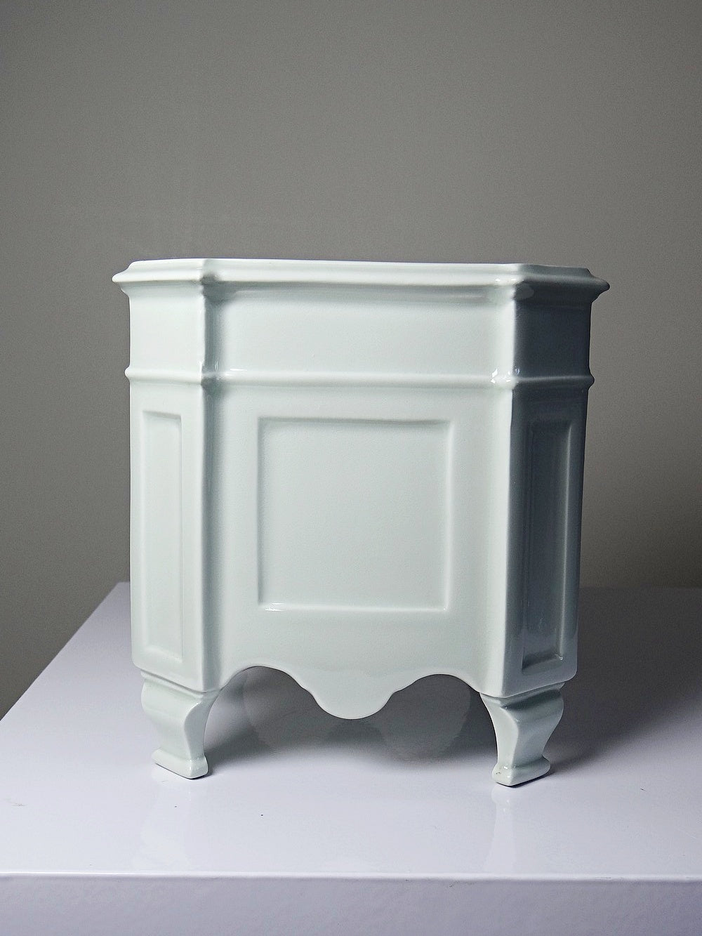 Vintage Übertopf von Limoges Gründekoration für Limoges celadon quadratisch mit Füßen
