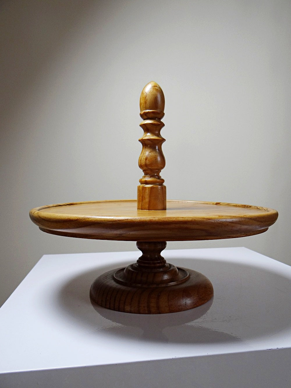 Vintage Servierständer aus Kiefernholz, gedrechselt, lackiert, Braun