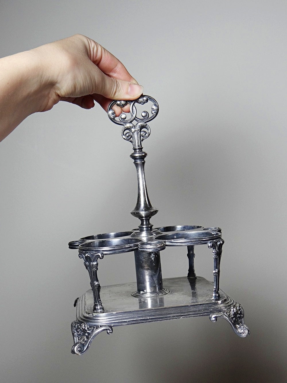 Vintage Metall Präsentoir von Thouret für Thouret Silber