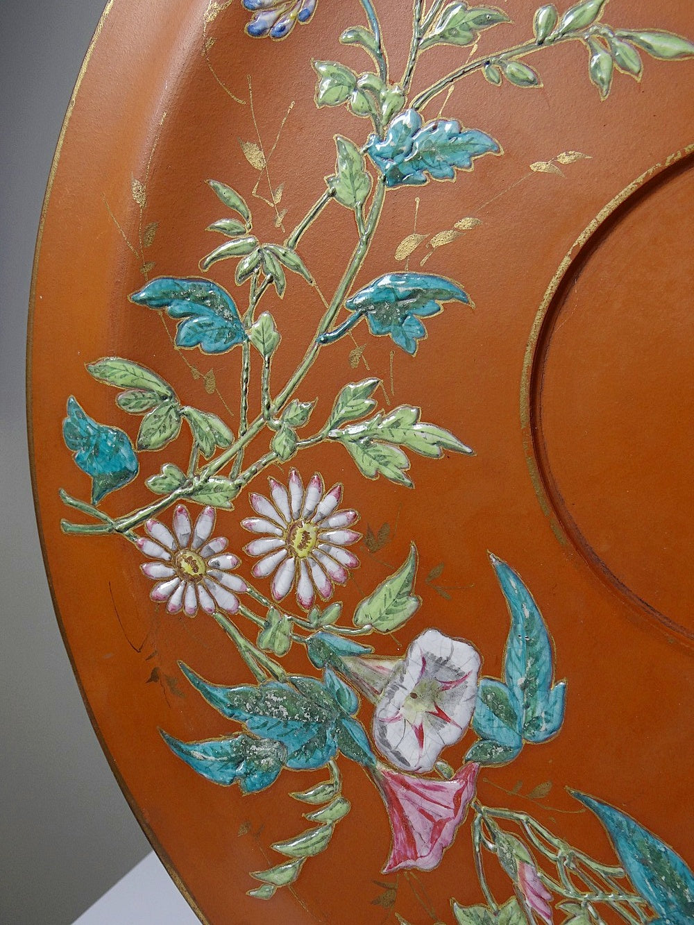 Vintage Servieraccessoire Terrakotta-Schale mit japanischer Jugendstil-Emaille, polychrom-goldig