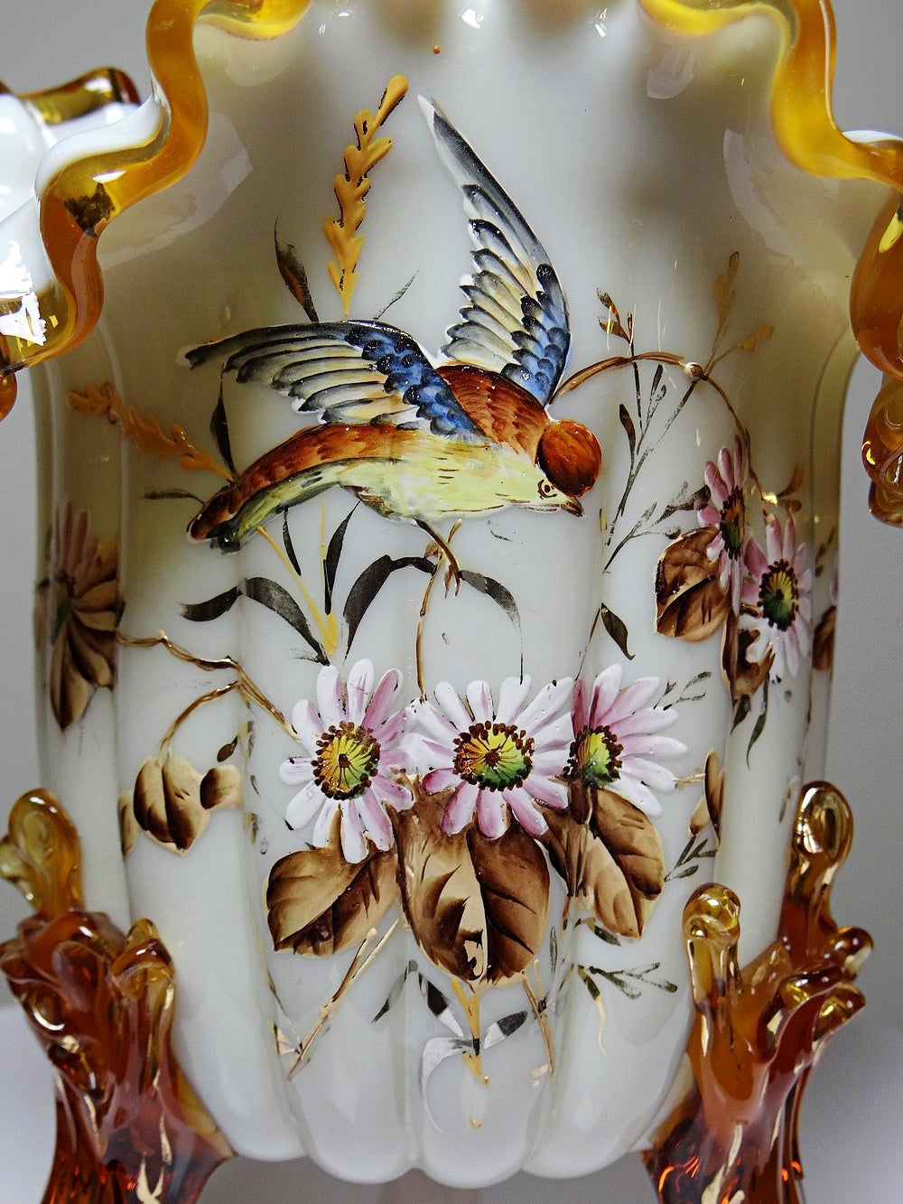 Vintage Vase Tripod aus Opalin Emaille viktorianisch 19. 20. Jh. Beige