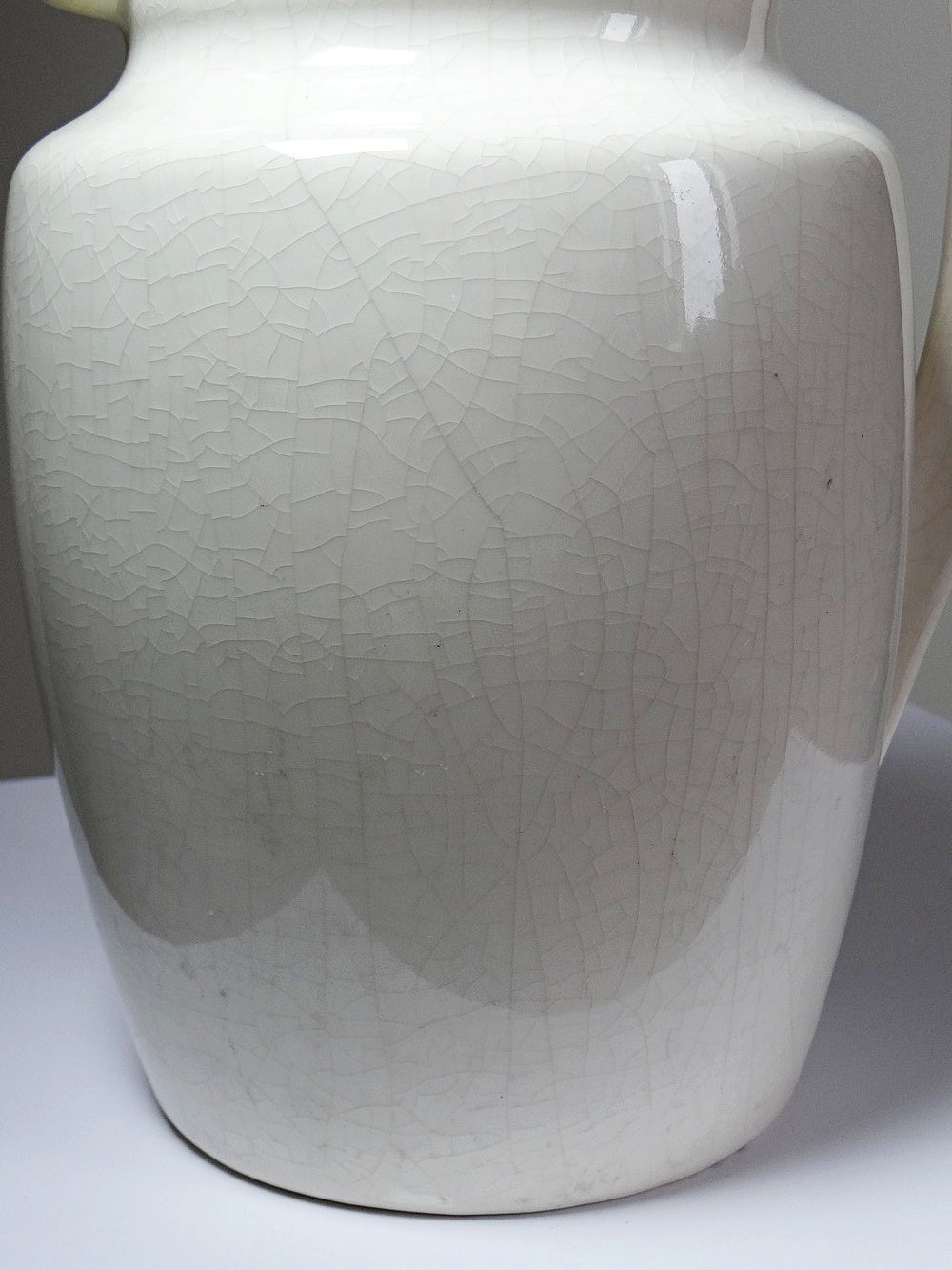 Vintage Toilettenkrug Art Déco aus craquelierter Fayence WeißDekoration