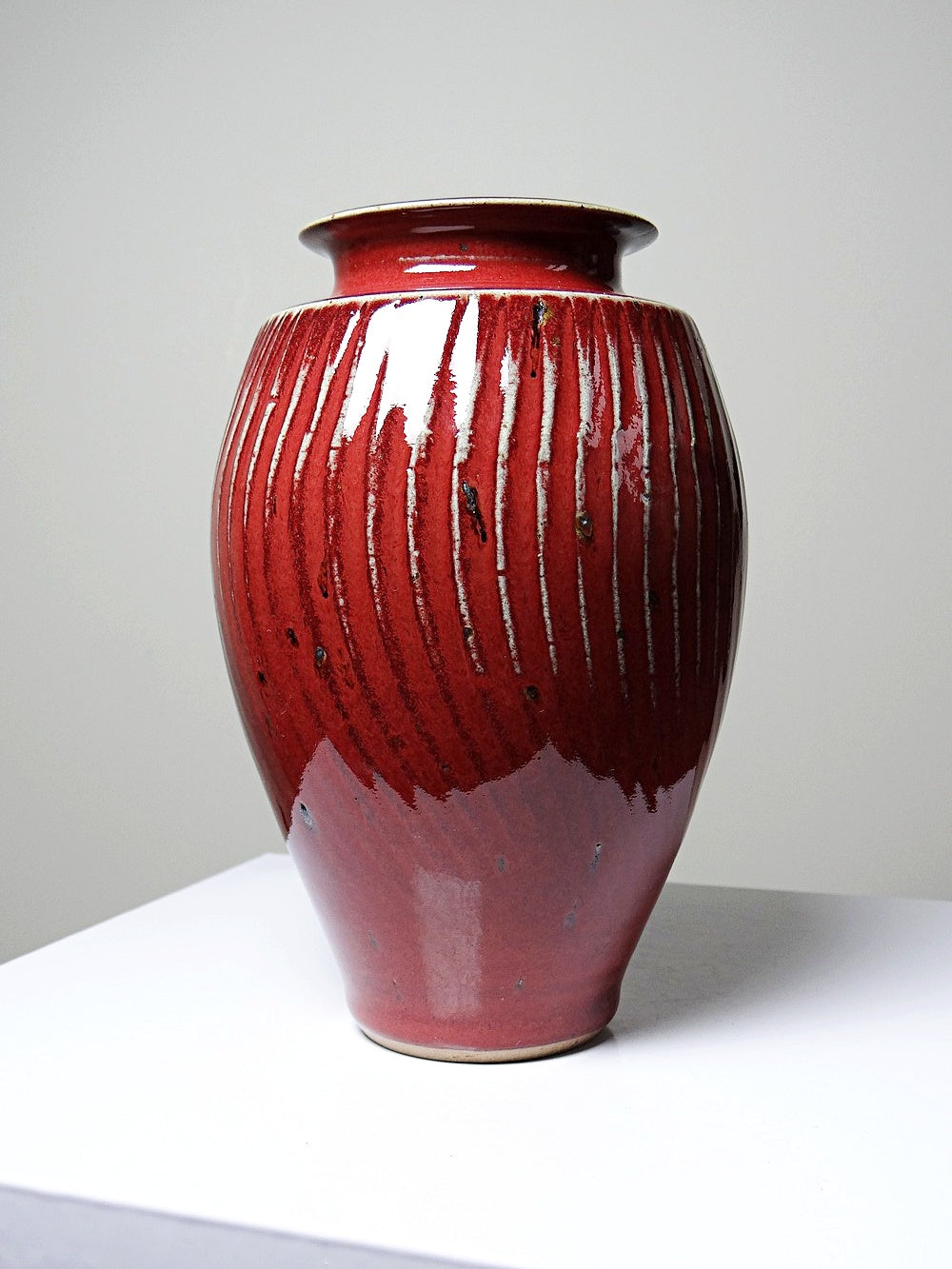 Vintage Vase Sang-de-bœuf Steinzeug, Rippen, Rot, Grau, Celadon