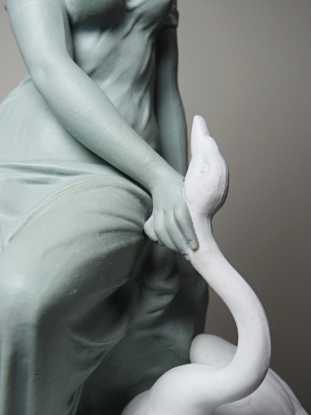 Vintage Porzellanfigur Léda et le Cygne von Letu und Mauger für GrauKunst celadon und weiß