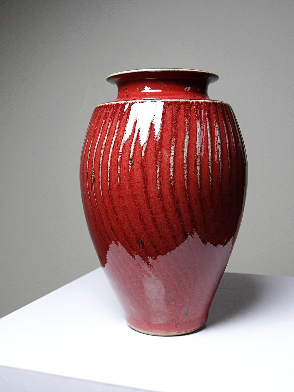 Vintage Vase Sang-de-bœuf Steinzeug, Rippen, Rot, Grau, Celadon