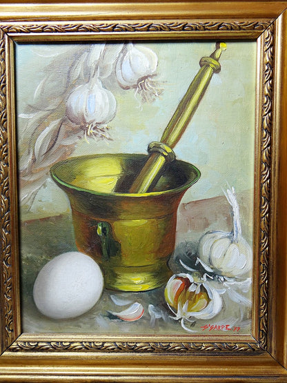 Vintage Stillleben „Still life with garlic, egg and mortar“ von Sarpe für BraunDekoration
