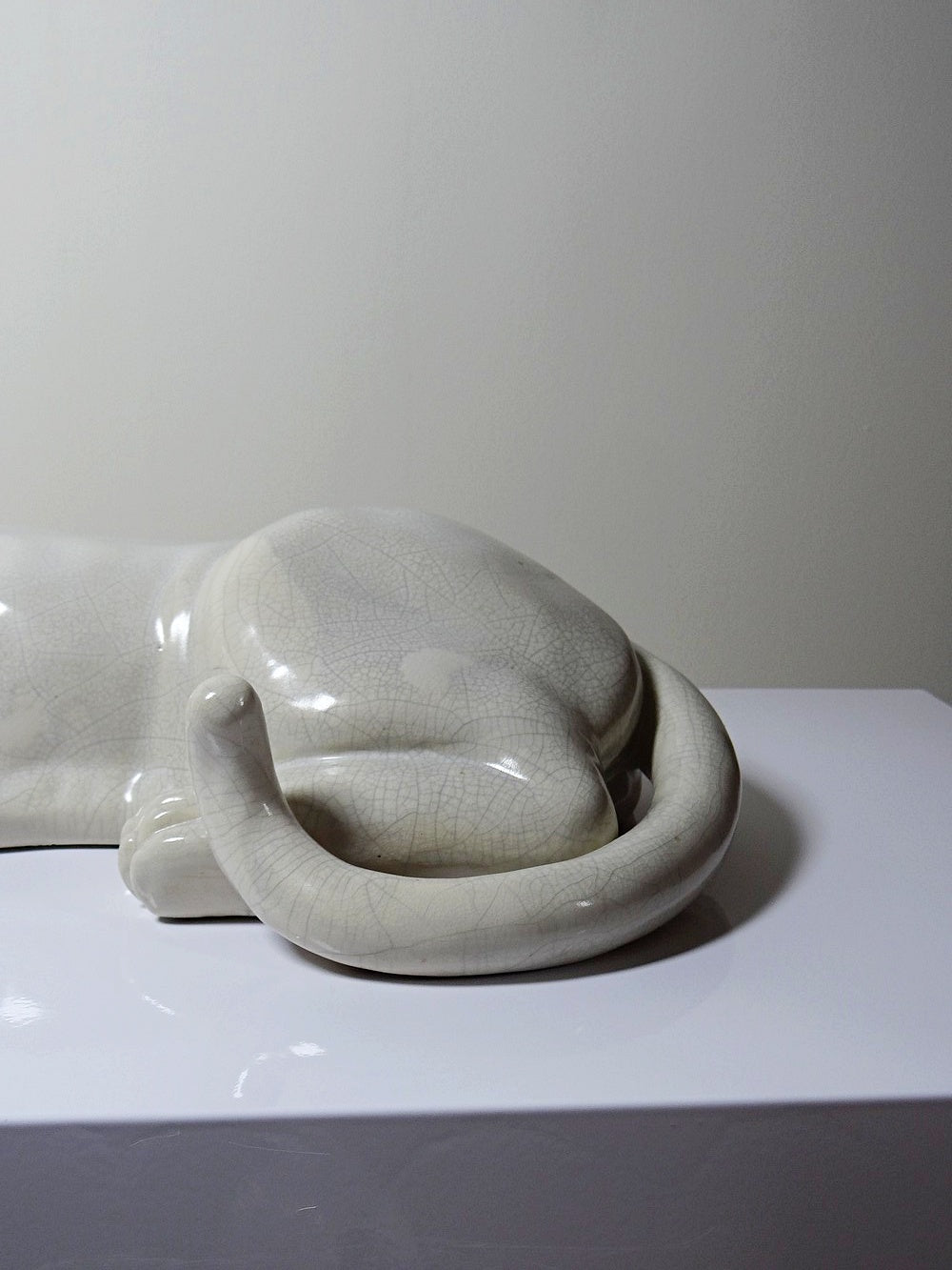 Vintage Panther Figur aus craqueliertem Steingut