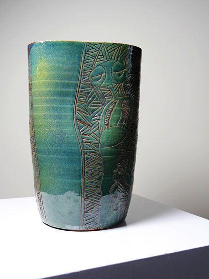 Vintage Vase von Eseka für Eseka Pottery blaugrün mit tribal graviertem Dekor