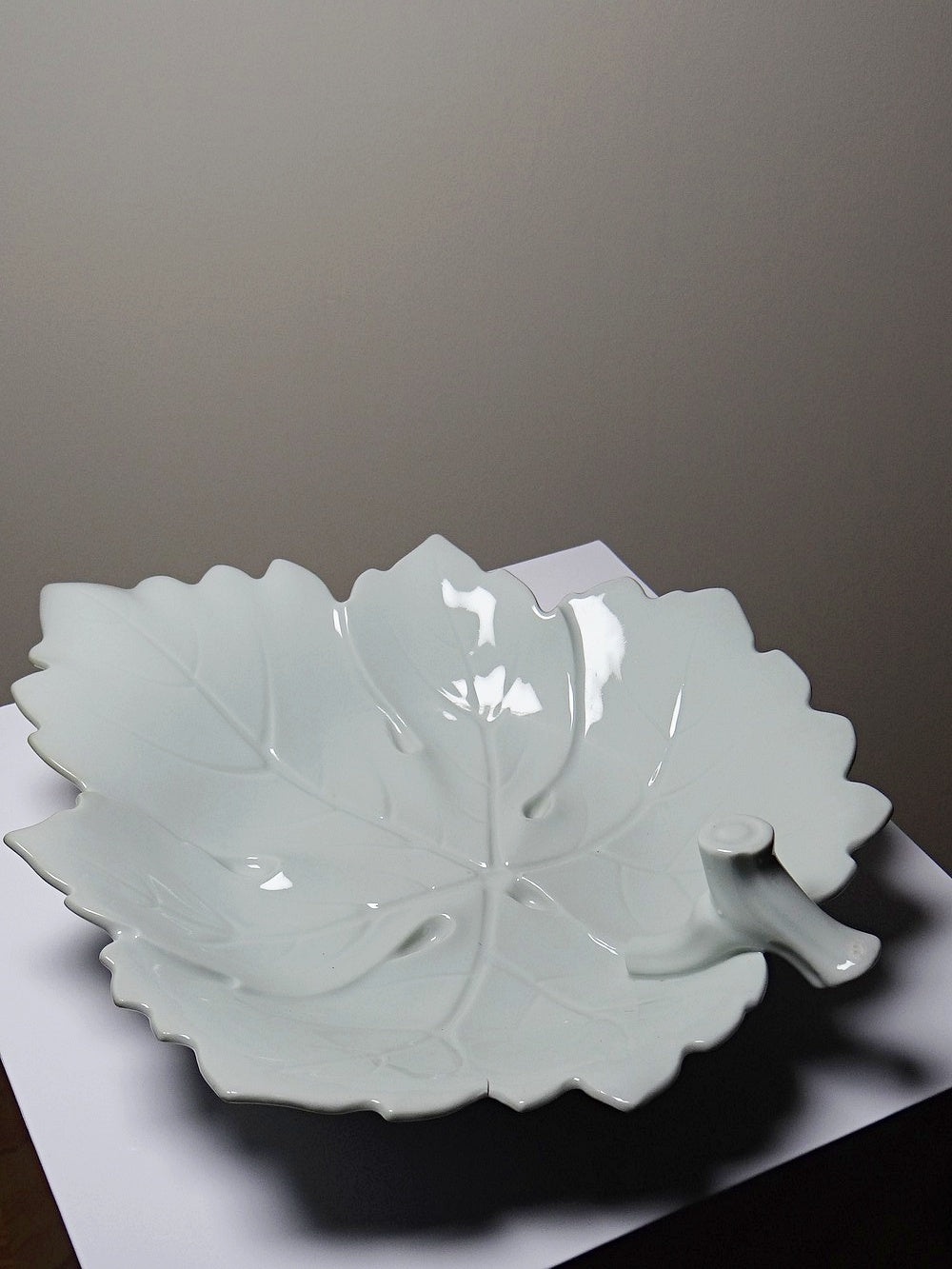 Vintage Schale Weinblatt von L. Michelaud für Limoges celadonfarben