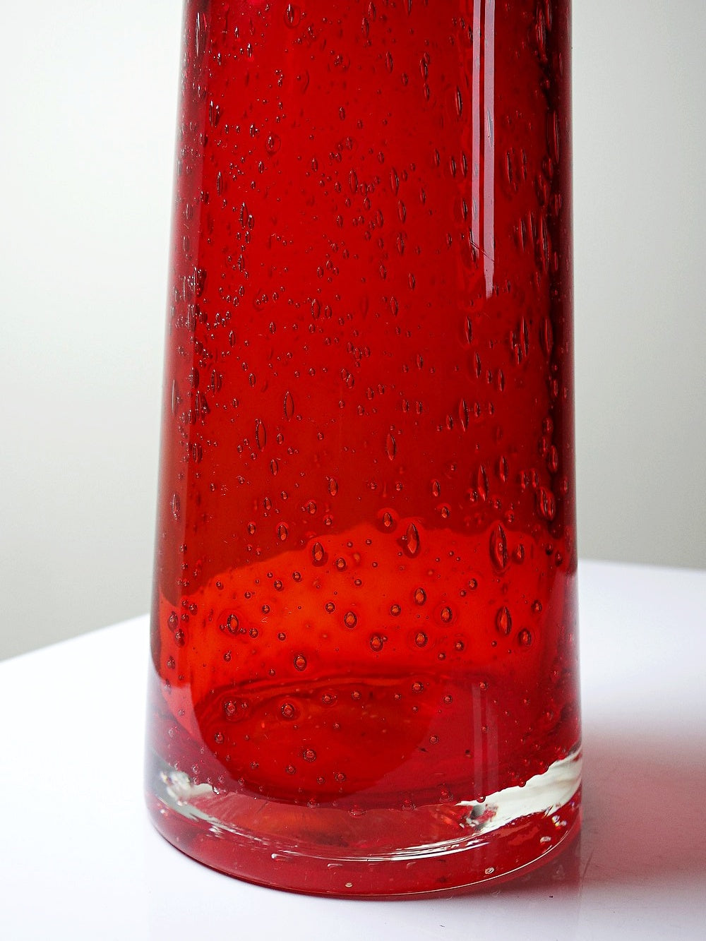 Vintage Vase Murano Stil rotes geblasenes Glas mit Blasen