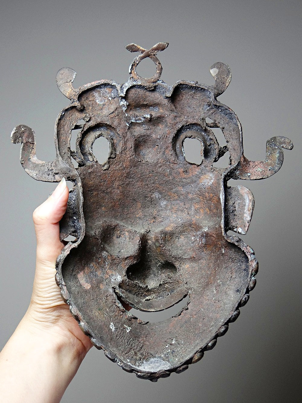 Vintage Maske Bamoun von GoldDekoration für Kamerun, Bronze