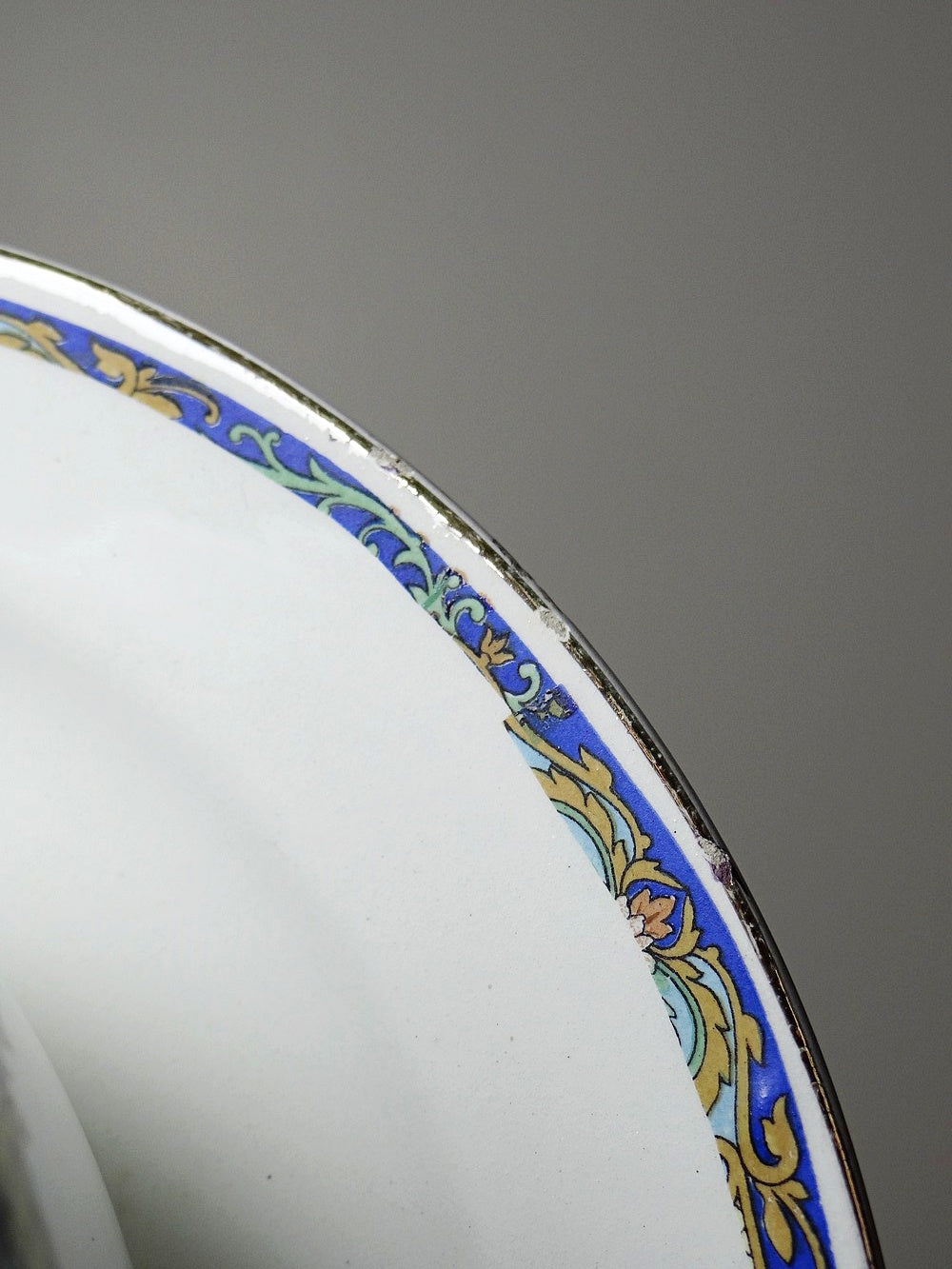 Vintage Sauciere Lunéville Opaque von Lunéville für France polychromes Dekor