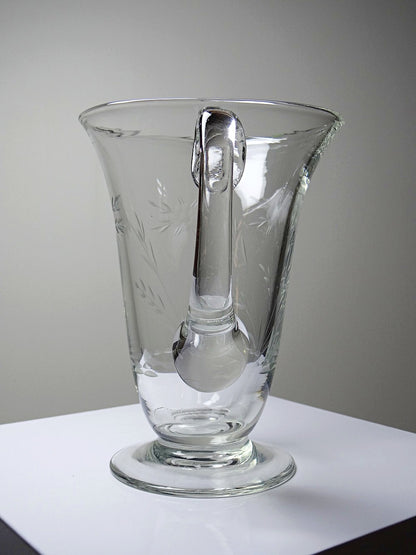 Vintage Glaskrug mit Blumendekor, Böhmen, rad-graviert