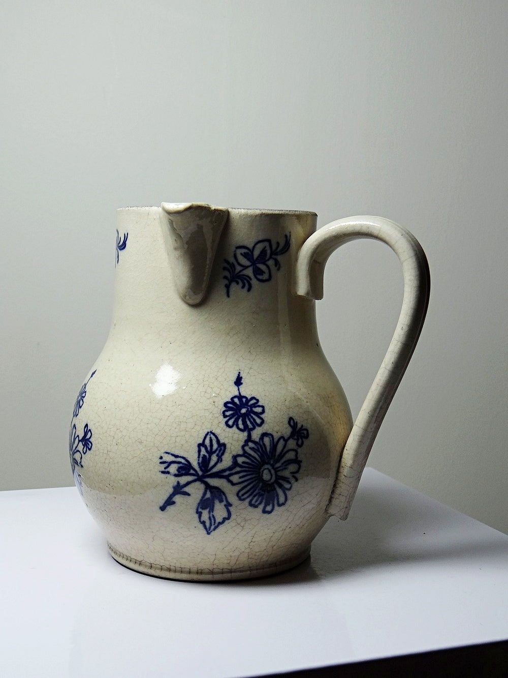 Vintage Krug blau creme faience Servieraccessoire blau creme
