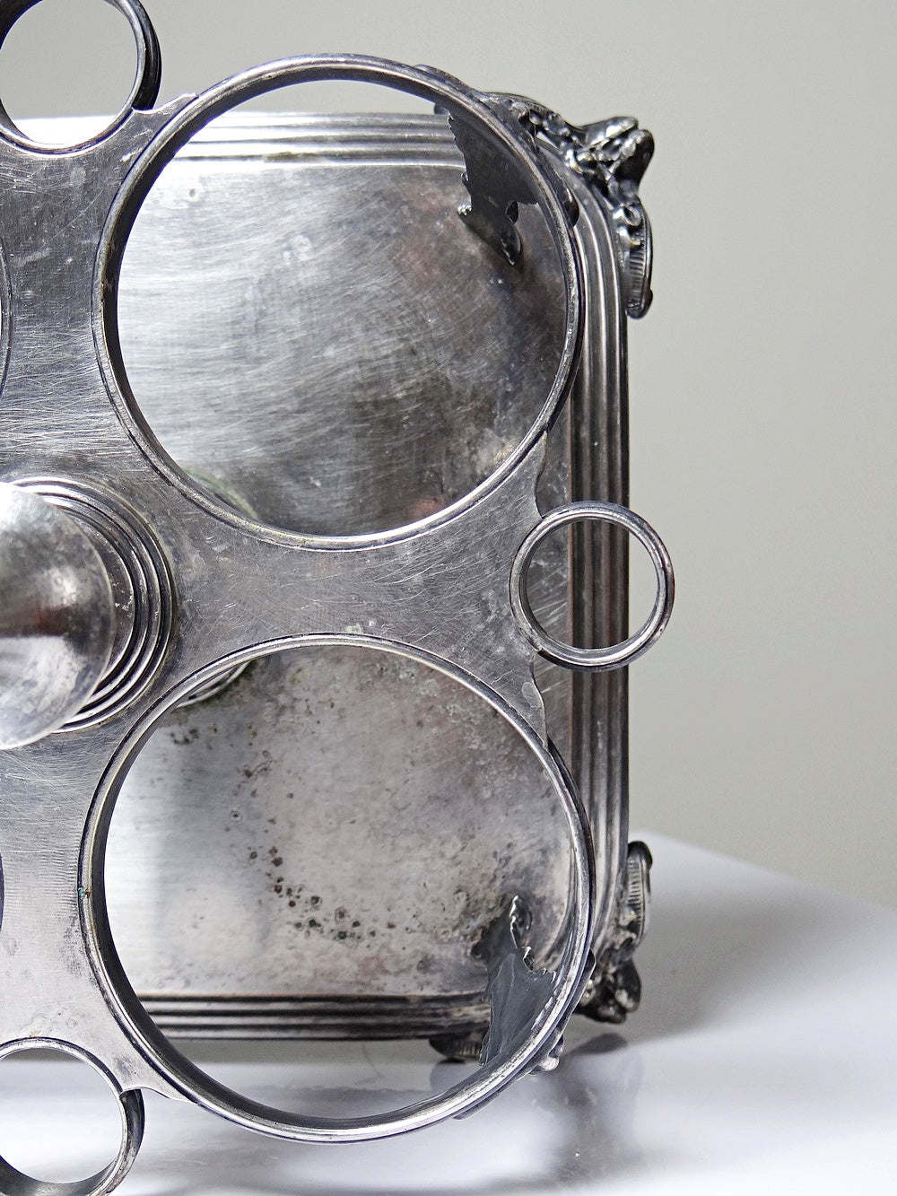 Vintage Metall Präsentoir von Thouret für Thouret Silber