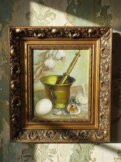 Vintage Stillleben „Still life with garlic, egg and mortar“ von Sarpe für BraunDekoration